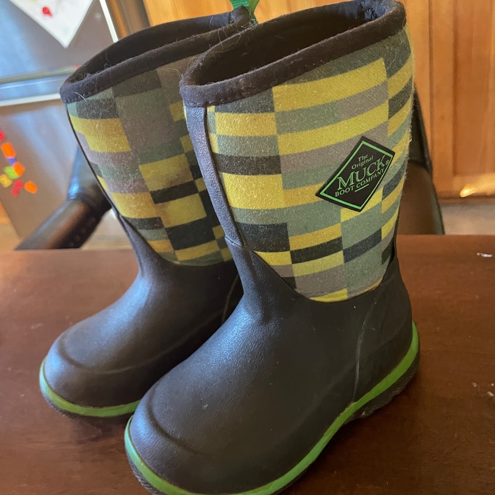 Green and Black Mid-Calf Waterproof Boots